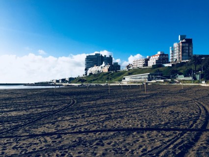 Playa Varese al amanecer